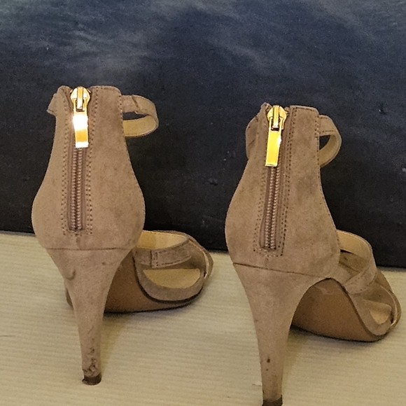 Kelly & Katie Heels - Picture 3 of 14